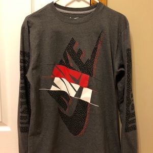 Men’s Medium Long Sleeve Nike t-shirt